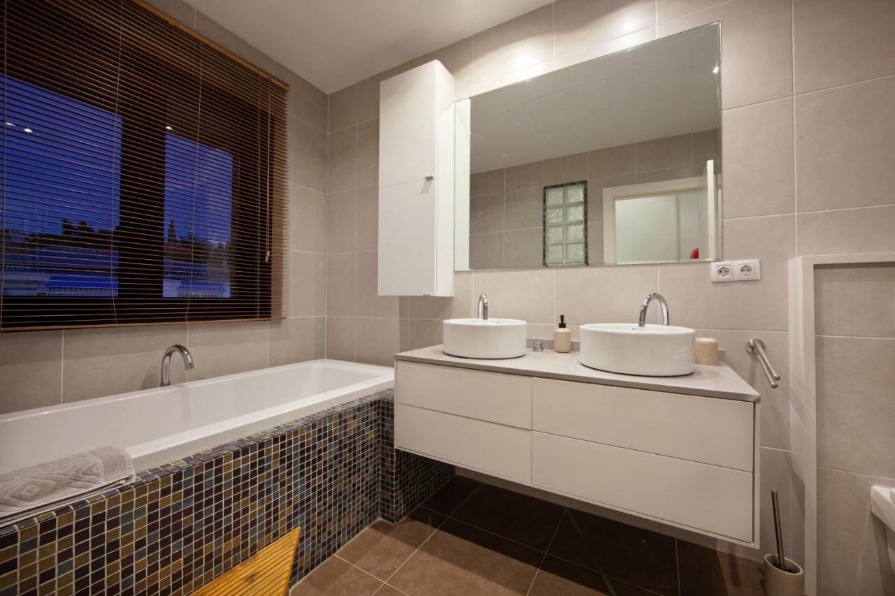 Modern Villa Close To Costabella Beach 마르베야 외부 사진