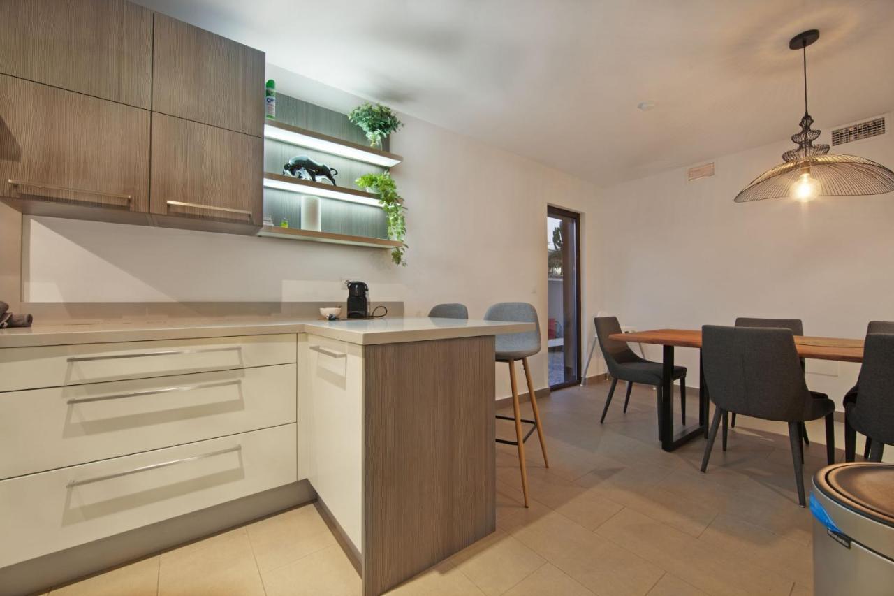 Modern Villa Close To Costabella Beach 마르베야 외부 사진