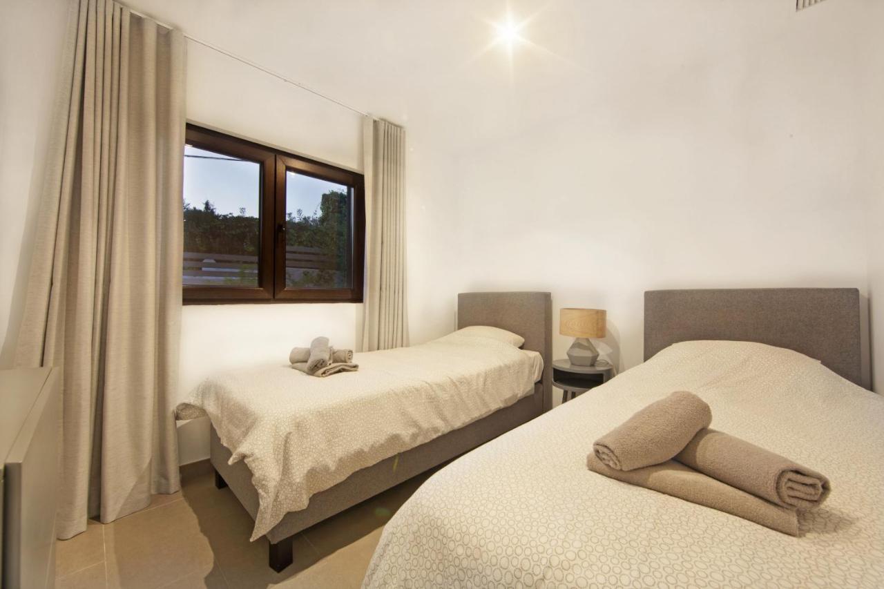 Modern Villa Close To Costabella Beach 마르베야 외부 사진